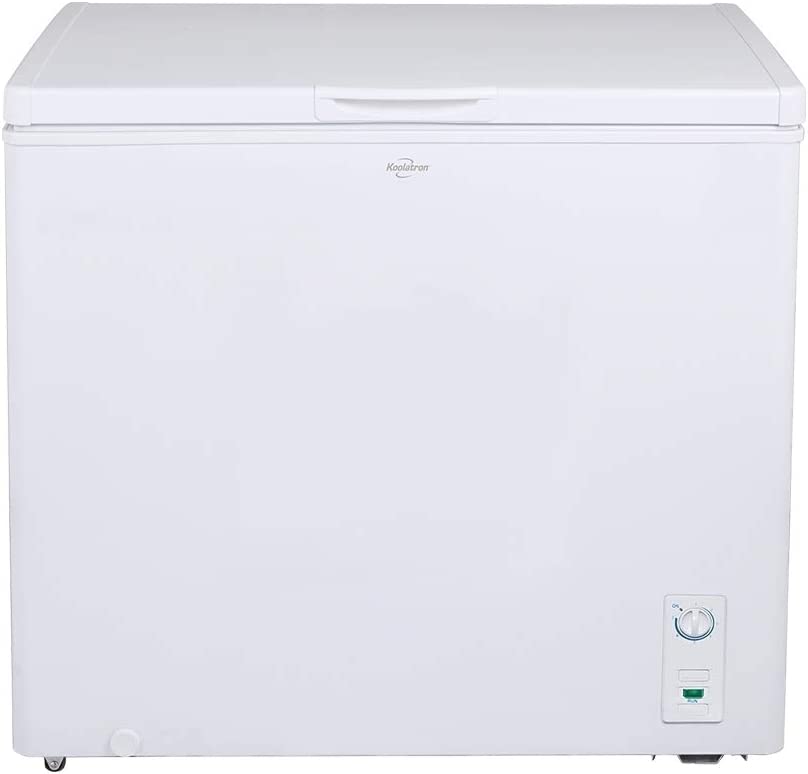 Koolatron Large Chest Freezer, 7.0 cu ft (195L), White, Manual Defrost Deep Freeze, Storage Basket, Space-Saving Flat Back, Stay-Open Lid, Front-Access Drain, for Basement, Laundry Room, Cottage