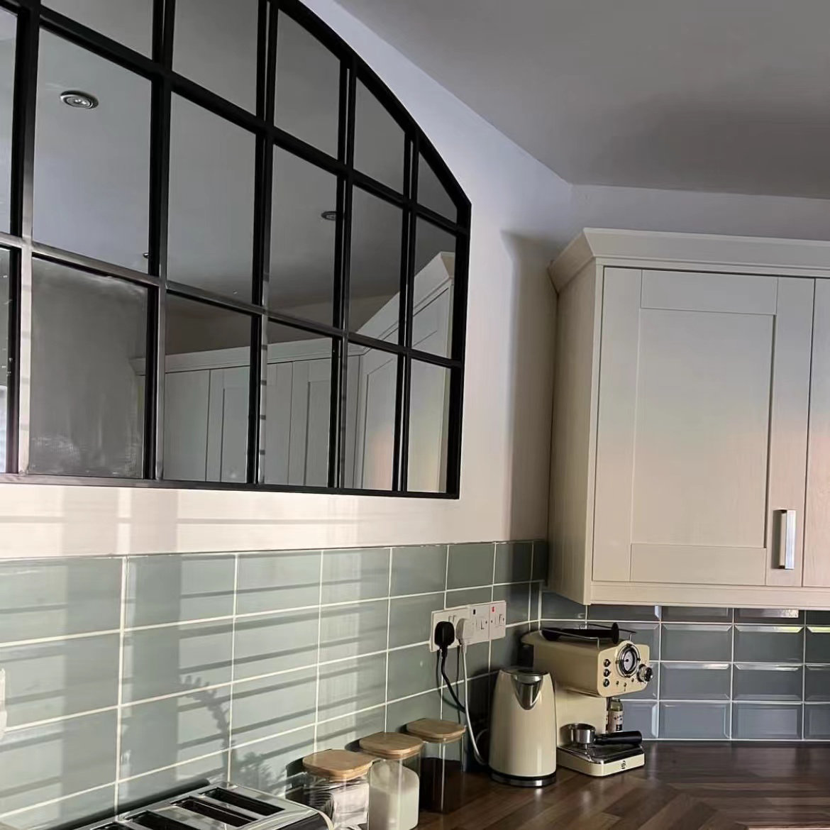 【Home Improvement】Kaxton Window Pane Metal Mirror