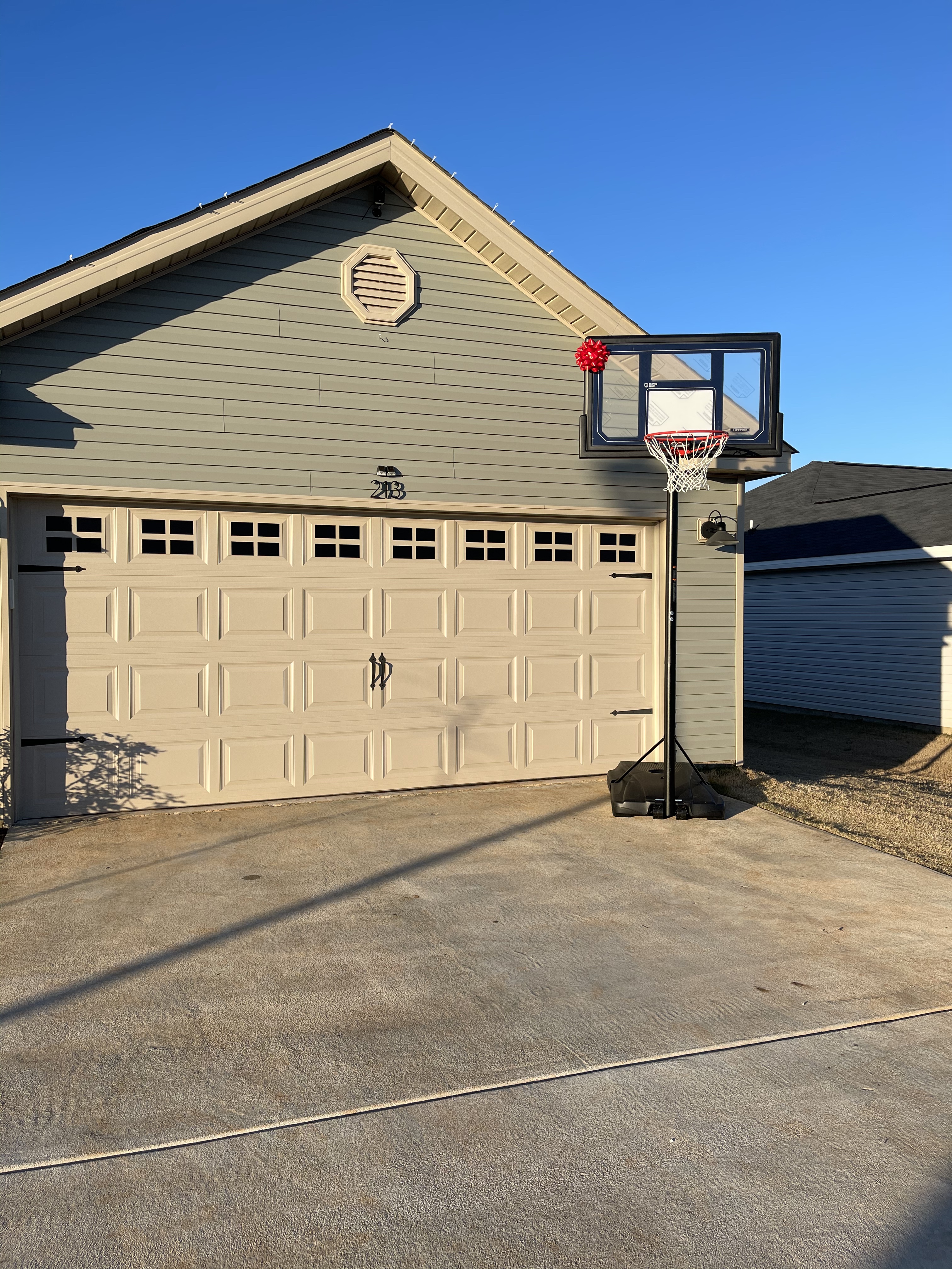 【Sports&Outdoors】Lifetime Courtside Height Adjustable Portable Basketball System, 50 Inch Shatterproof Backboard